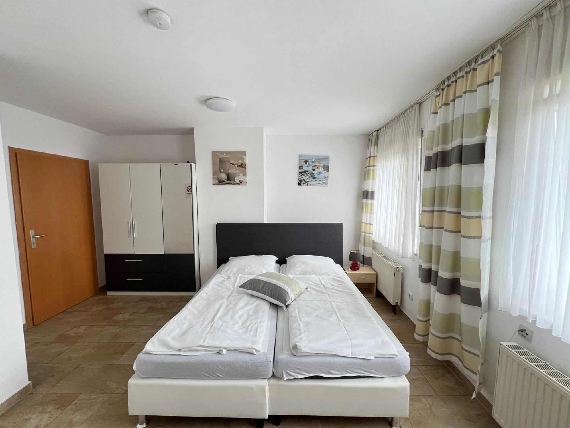 Hotel Restaurant Neffelthal Kerpen  Zimmer foto